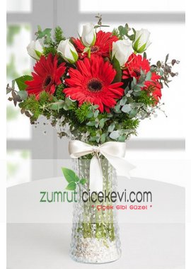 Cam Vazoda Gerbera & Beyaz Gül